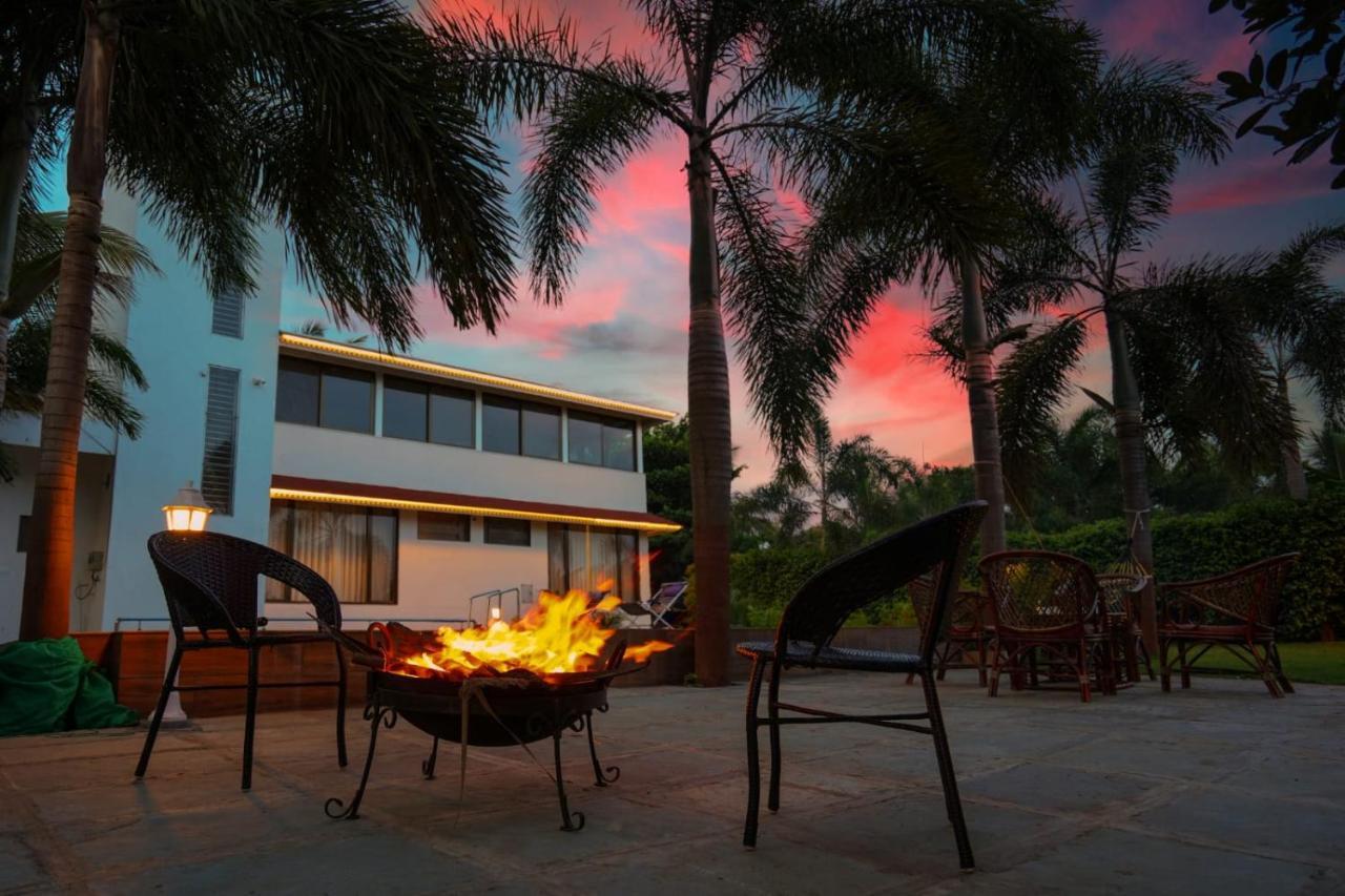 White Coco House 4Bhk Villa Nāsik Eksteriør bilde